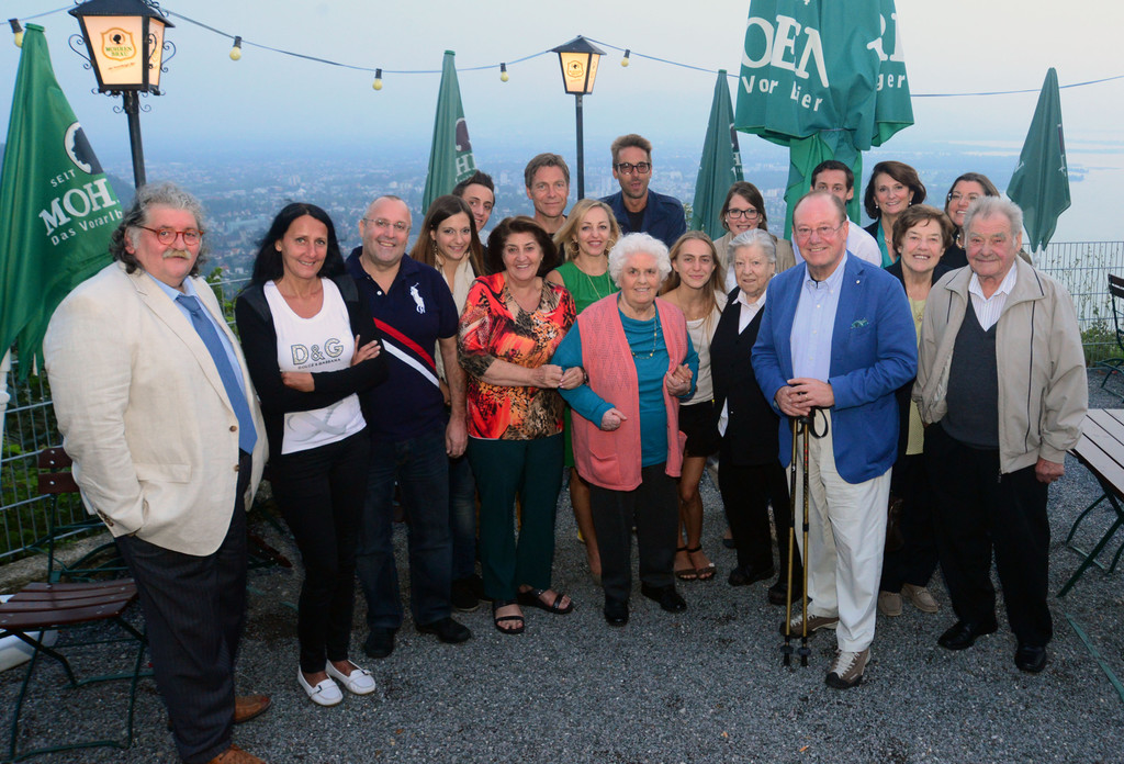 oma_90er_gruppe01_jpg-1377946994