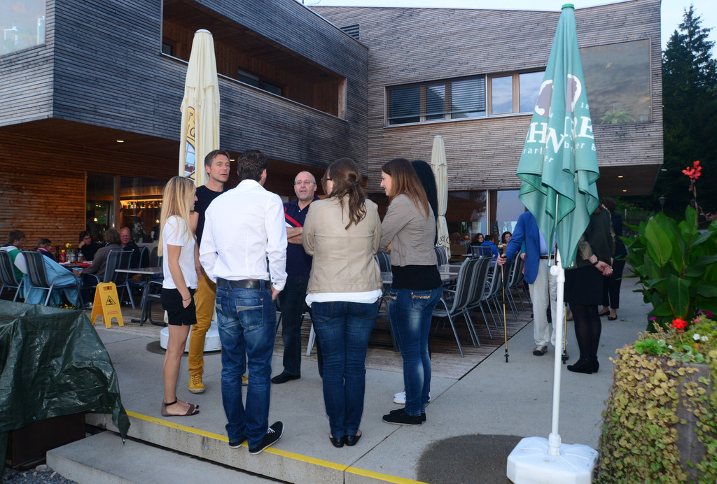 oma_90er_small_talk_terrasse_jpg-1377947207