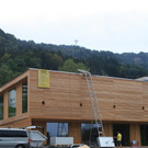Montage einer 15,5 KWp Photovoltaik-Anlage auf dem Dach des neuen Kindergartens Klausmühle