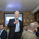 Frank Stronach wirbt um türkische Community am Brunnenmarkt