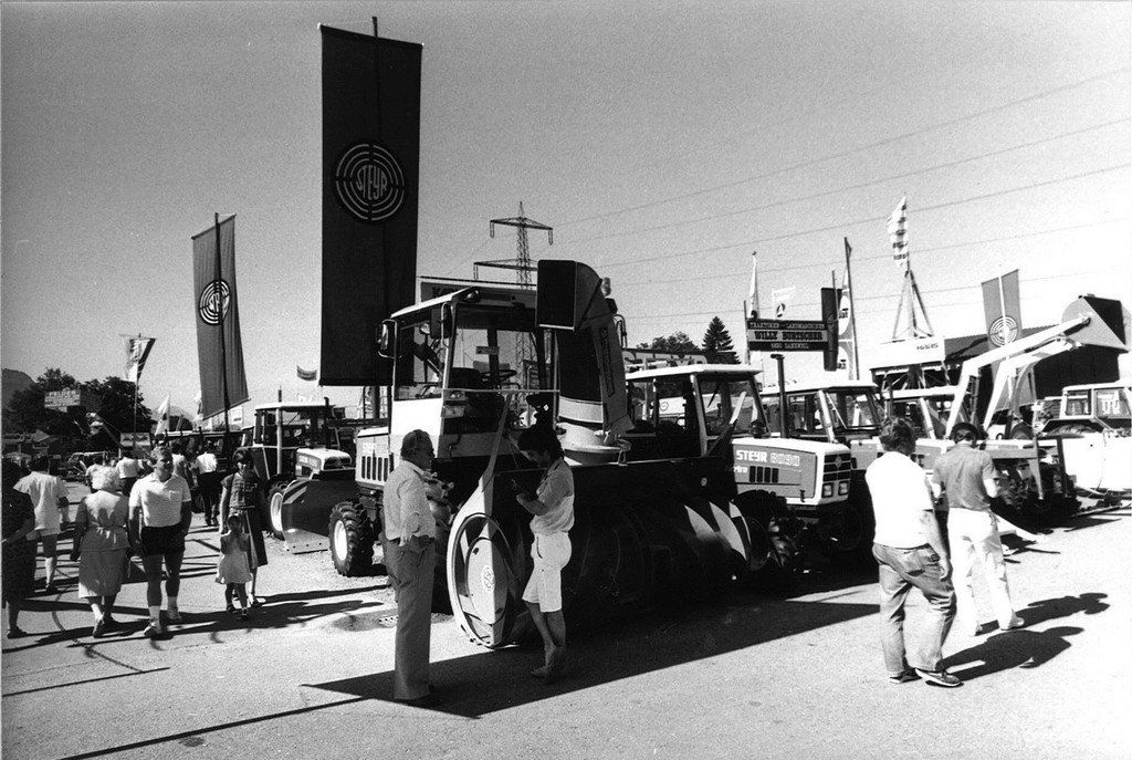 Messe_1984_Traktoren.jpg