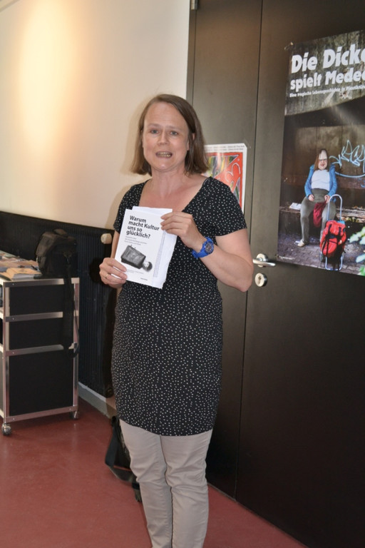 48 Sabine Benzer pr__sentierte ihr Buch im Rahmen der Festivaler__ffnung_JPG-1378577256