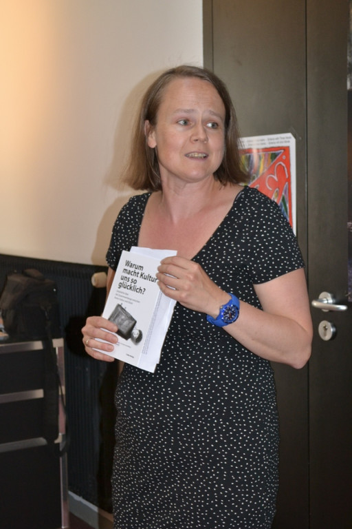 49 Sabine Benzer pr__sentierte ihr Buch im Rahmen der Festivaler__ffnung_JPG-1378577259