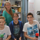 14 Workshopleiterin Ruth Kanam__ller _Proton das freie Radio_ mit Clemens _14__ Anna _14_ und Medaur _15__JPG-1378577761
