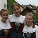Trachtenverein Leonie_ Lea_ Theresa_jpg-1378672525