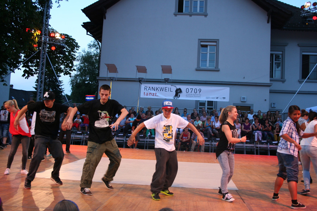 230_JPG-1378730825
