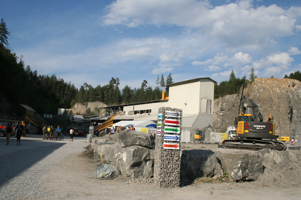 070_JPG-1378733744