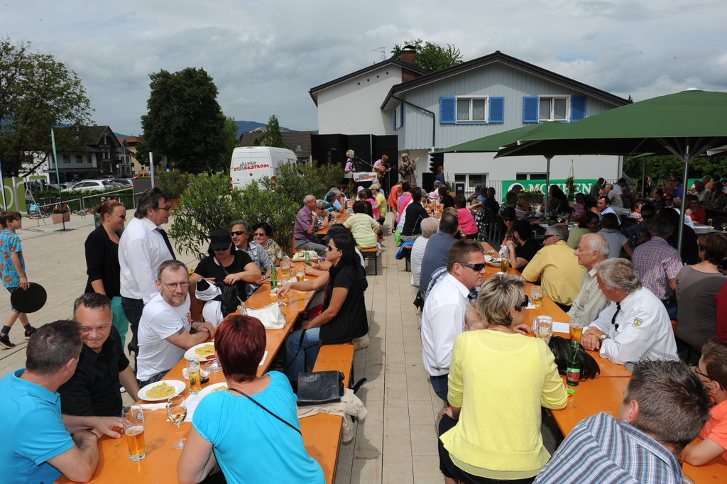 DorfMitte-Fr__hschoppen022.JPG