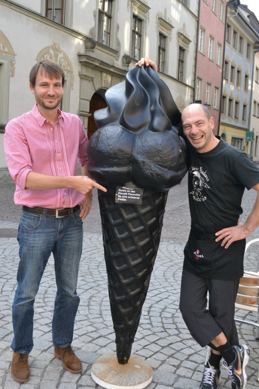 18 Hannes Wolf _Stadtmarketing_ und Eissalon-Besitzer Marco Zanzotto_JPG-1378975533