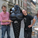19 Hannes Wolf _Stadtmarketing_ und Eissalon-Besitzer Marco Zanzotto_JPG-1378975534
