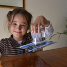 5 Die Karte bleibt am Glas haften und kein Wasser rinnt aus_JPG-1378975992