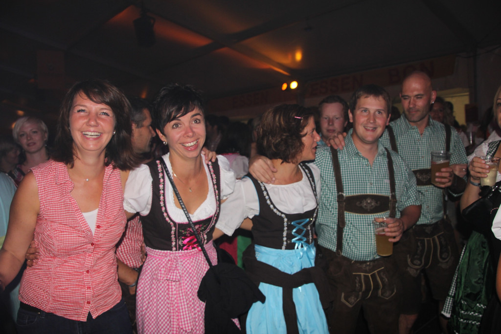 BK_3SchwesternClubbing_2013 12_jpg-1379273425