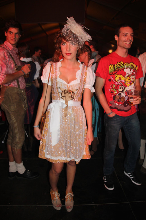 BK_3SchwesternClubbing_2013 14_jpg-1379273452