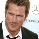 Für Jason Lewis gibt es nur ein Wort: Hot!