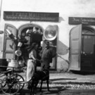 Gesch__fte und Milch-Lieferantin mit Hundegespann am M__llner H__gel im Jahr 1893.jpg