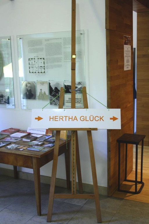 Hertha Glueck Vernissage Geschichtenkalender 2014-05_jpg-1379694200