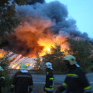 Großeinsatz bei schwerem Brand einer Lagerhalle in Bad Deutsch Altenburg (NÖ)