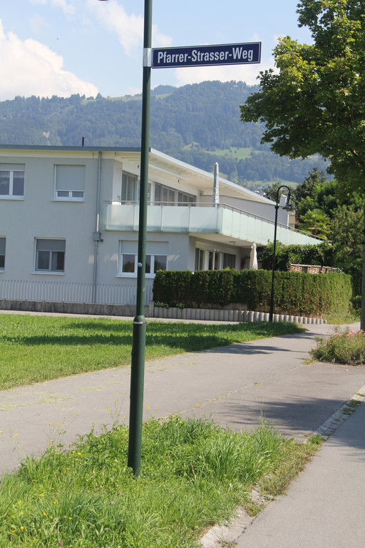 Pfarrer-Strasser-Weg_1_jpg-1380461220