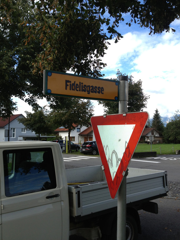 Montage Stra__enbezeichnungsschilder Fidelisgasse 11_09_13 004 _1__jpg-1380540192