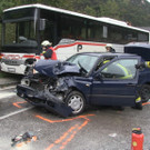 Pkw krachte bei Unfall in Winzendorf frontal gegen Schulbus