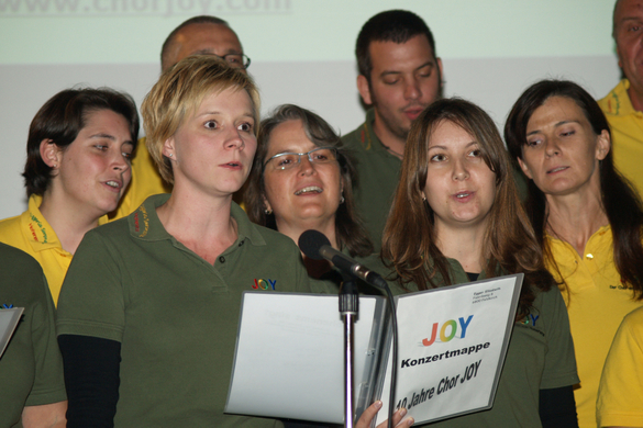 JOY 3Ems singt01_jpg-1268993547