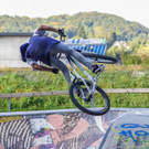 Biker-Stunts im Park