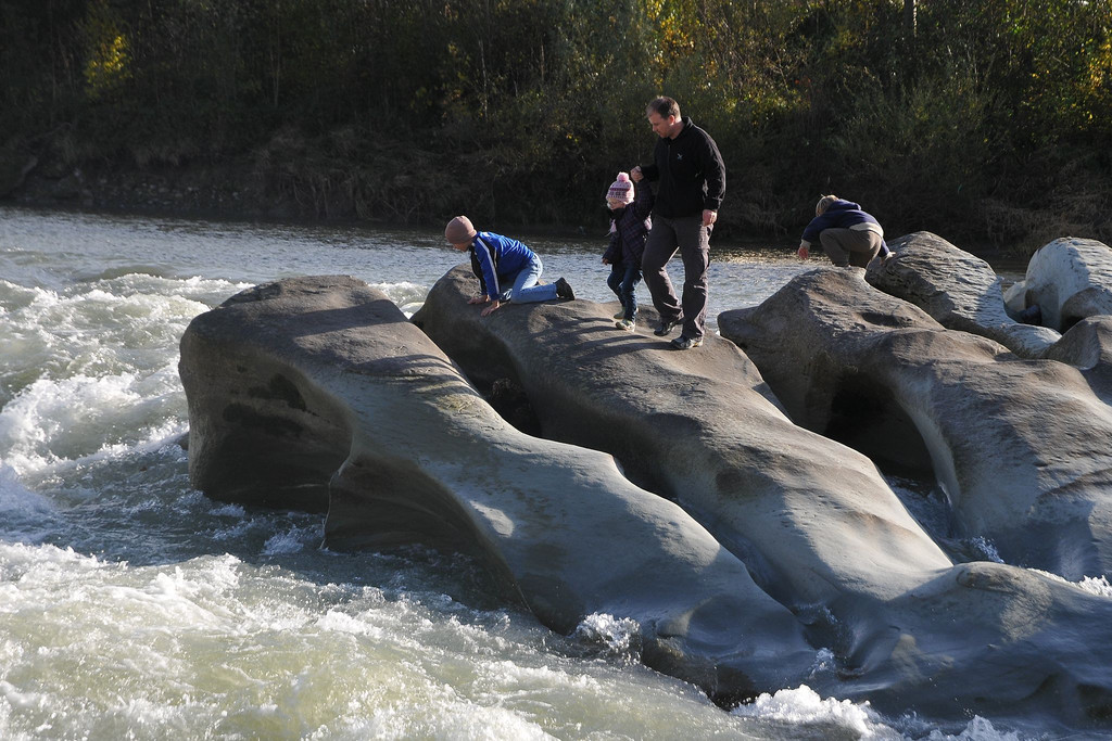 2048px-Naturdenkmal_Sandplatte_im_Unterlauf_der_Bregenzer_Ach_04_JPG-1381010229