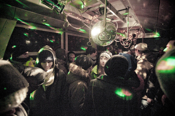 Ein großartiges Erlebnis nicht nur für die Augen: Bekannte DJs ergänzen die „cineastic gondolas“ mit frischem Sound