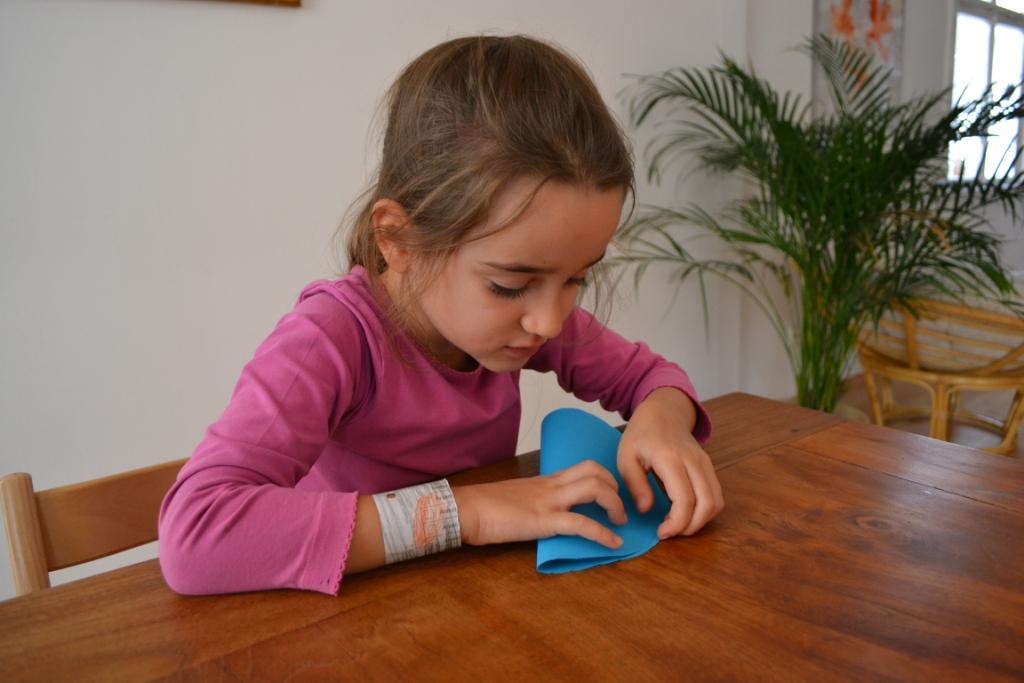 06 Falte die drei kleinen Papierkreise in der Mitte__JPG-1381597885