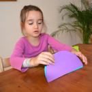 11 ___und klebe den zweiten gefalteten Kreis darauf__JPG-1381597892