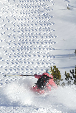 Lech_Zuers_am_Arlberg_Skifahrerin_bei_Wiesele_by_Sepp_Mallaun__28c_29_LZTG.jpg