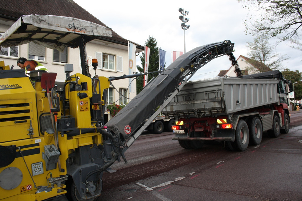 Roter Platz Asphaltierung 2013 _10__jpg-1382127929