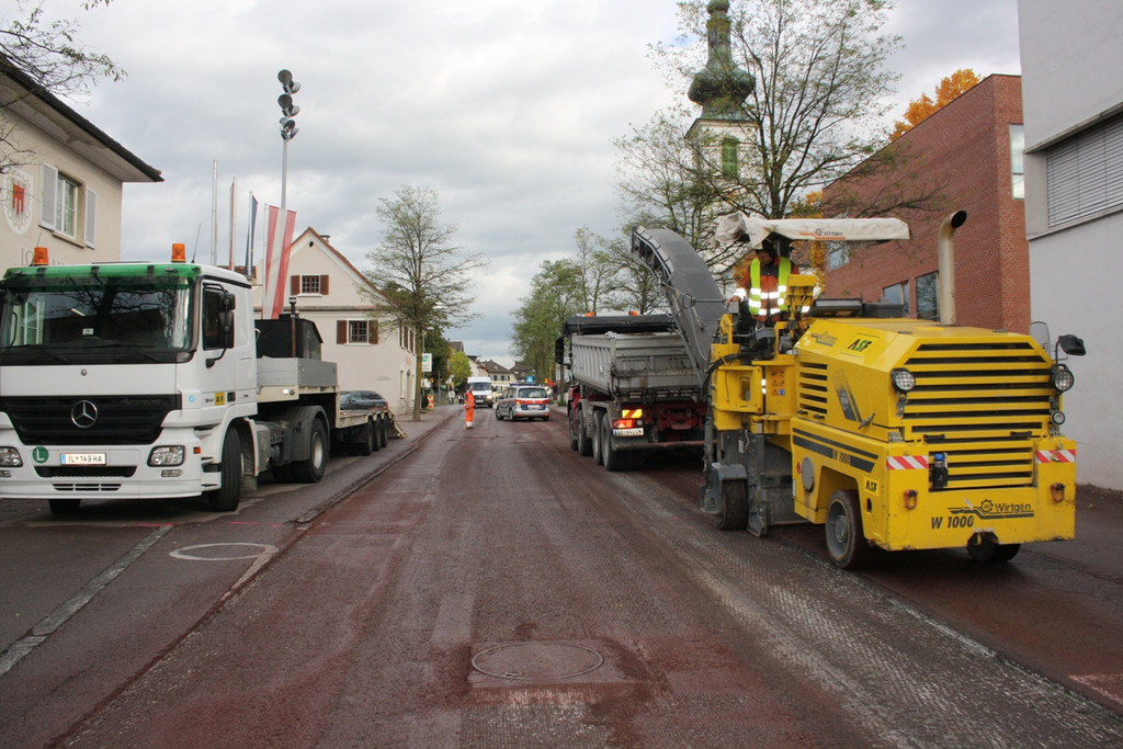 Roter Platz Asphaltierung 2013 _11__jpg-1382127935