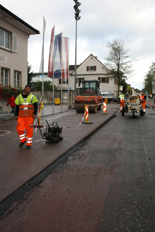 Roter Platz Asphaltierung 2013 _15__jpg-1382127955