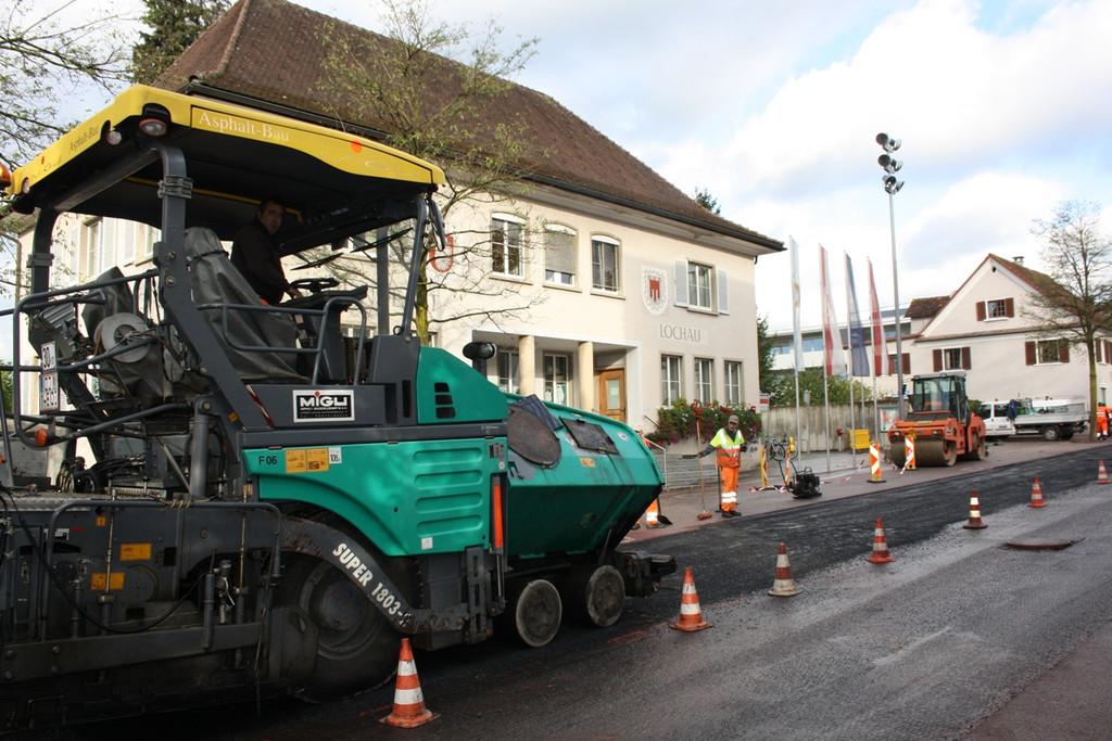 Roter Platz Asphaltierung 2013 _17__jpg-1382127967