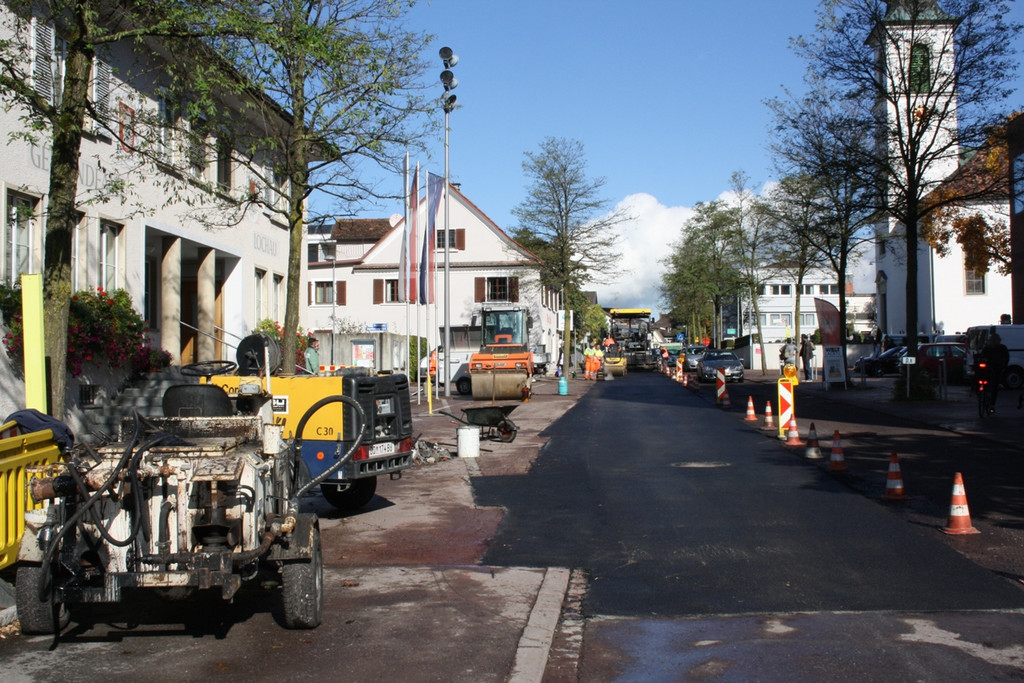 Roter Platz Asphaltierung 2013 _24__jpg-1382128006