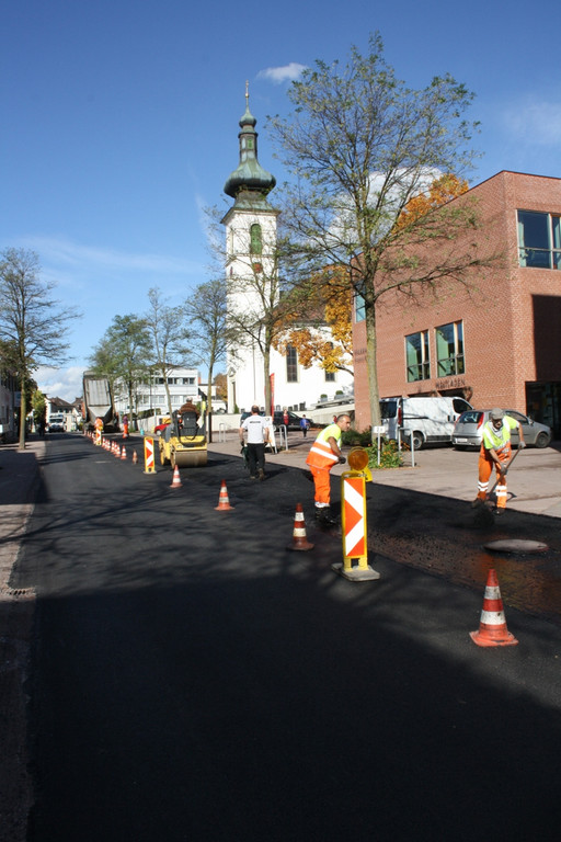 Roter Platz Asphaltierung 2013 _28__jpg-1382128029