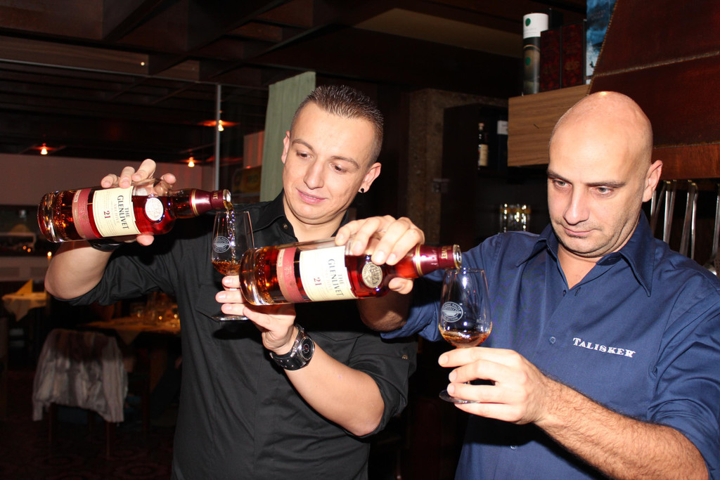 Whiskymen__ 2_jpg-1382190045