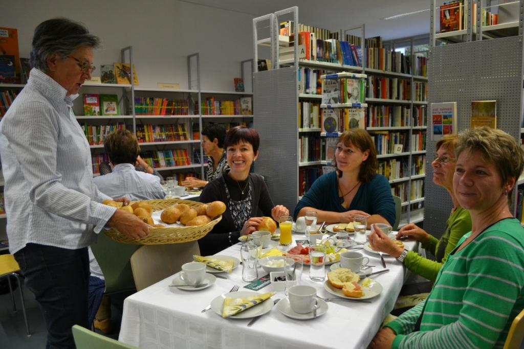 06 Gem__tliches Lesefr__hst__ck in der B__cherei Tosters_JPG-1382206430