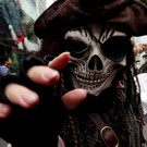 Der Brauch, Kürbisse zum Halloweenfest aufzustellen, stammt ebenfalls aus Irland. Dort lebte einer Sage nach einst ein Schurke n
