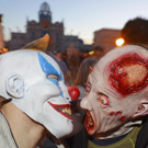 Auch negative Reaktionen gibt es Jahr um Jahr an Halloween: In Deutschland wird kritisiert, dass die alten Bräuche zunehmend ver