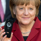 merkel_handy_ap.jpg