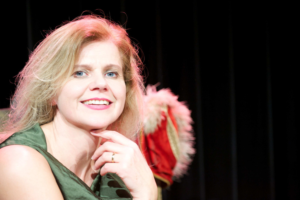 Theater OSKAR Portrait Renate Bauer REGIE NOV 2013_jpg-1382616705