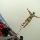 Weltrekord: Soldat sprang von Bungy-Turm am Wiener Heldenplatz