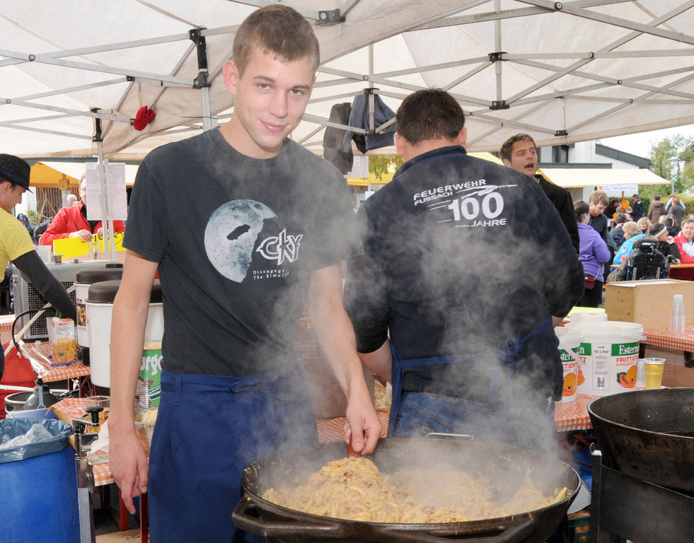 Schupfnudeln der Feuerwehr beim Markt.jpg