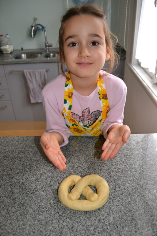 19 So sieht Ninas Brezel aus_.JPG