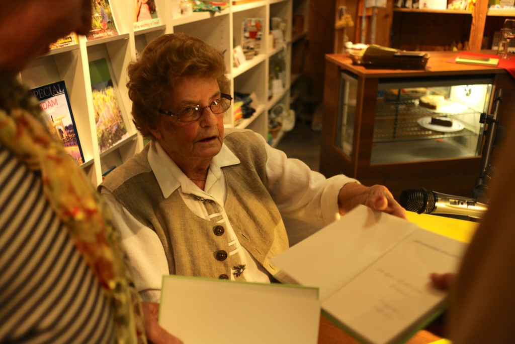 KOE_Mundartlesung Hildegard Scherrer 18.jpg