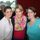 Benita_ Julia und Birgit halfen hinter der Bar flei__ig mit.JPG