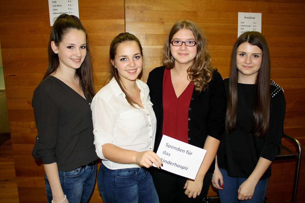 Theater OSKAR im Pfarrsaal 2013 _27_.jpg
