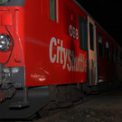 Lieferwagen von Zug gerammt, III